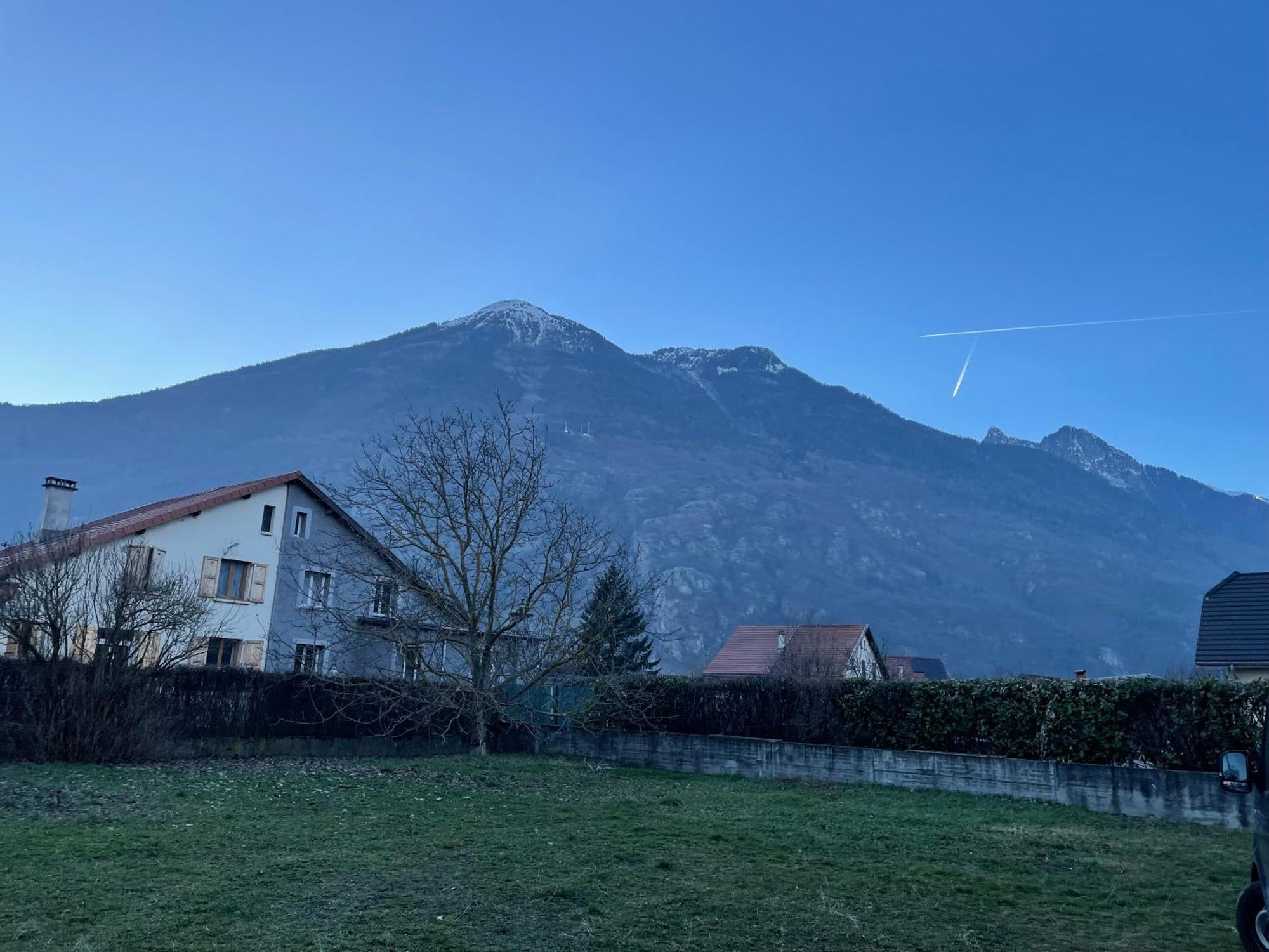 Au Pied De La Vallee